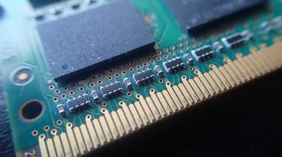 Znaczenie pamięci RAM w serwerach: Jaką rolę pełni i jak ją wybrać?
